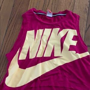 nike cropped muscle tee